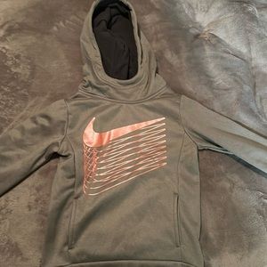 Nike hoodie girls size 6/Medium never worn